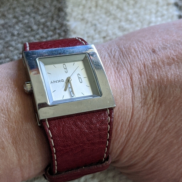 Gorgeous unique watch practically new. - Picture 3 of 3